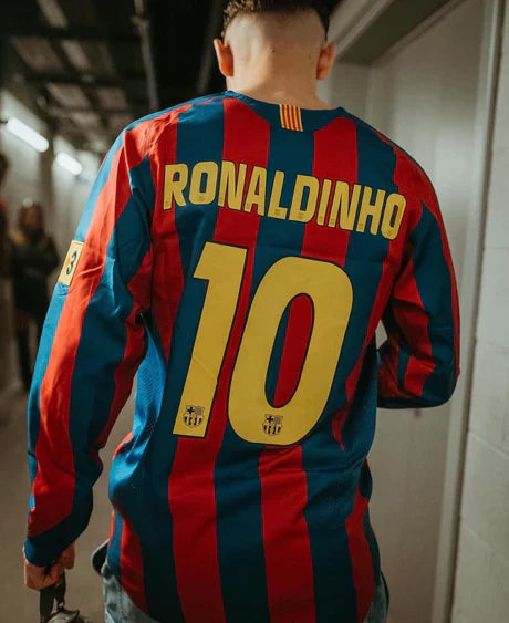 FC BARCELONA 2005-06 RETRO LONGSLEEVE – Class Football Jersey
