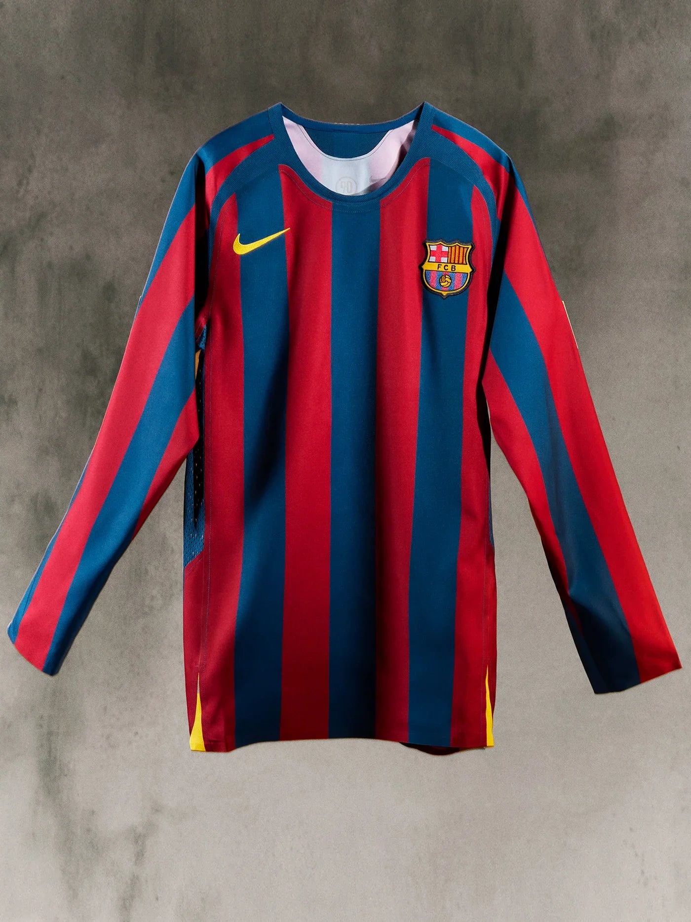 FC BARCELONA 2005-06 RETRO LONGSLEEVE – Class Football Jersey